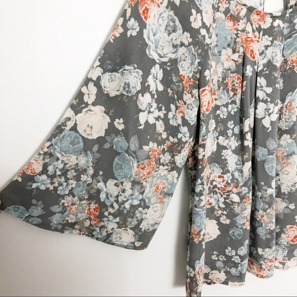 BCBGeneration Floral Blouse Grey Blue Size XXS - Picture 3 of 8